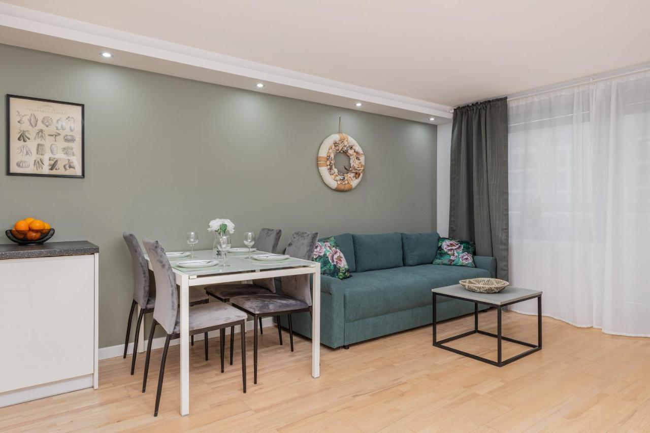 Cozy With Balcony In Dlugie Ogrody By Renters Apartment *